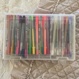 73 Gelly Roll Color Pens